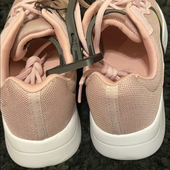 Light pink memory foam shoes - Picture 6 of 7